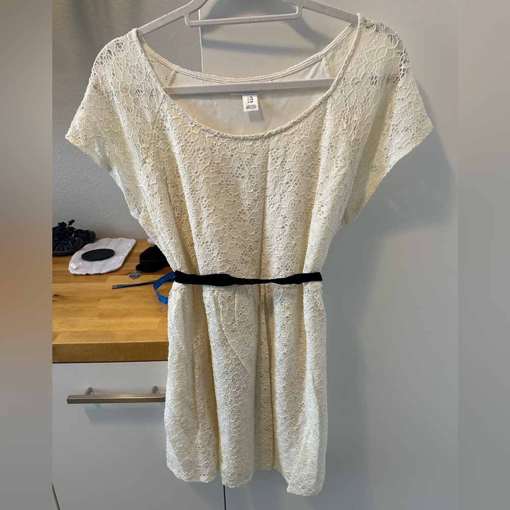 Lace maternity top